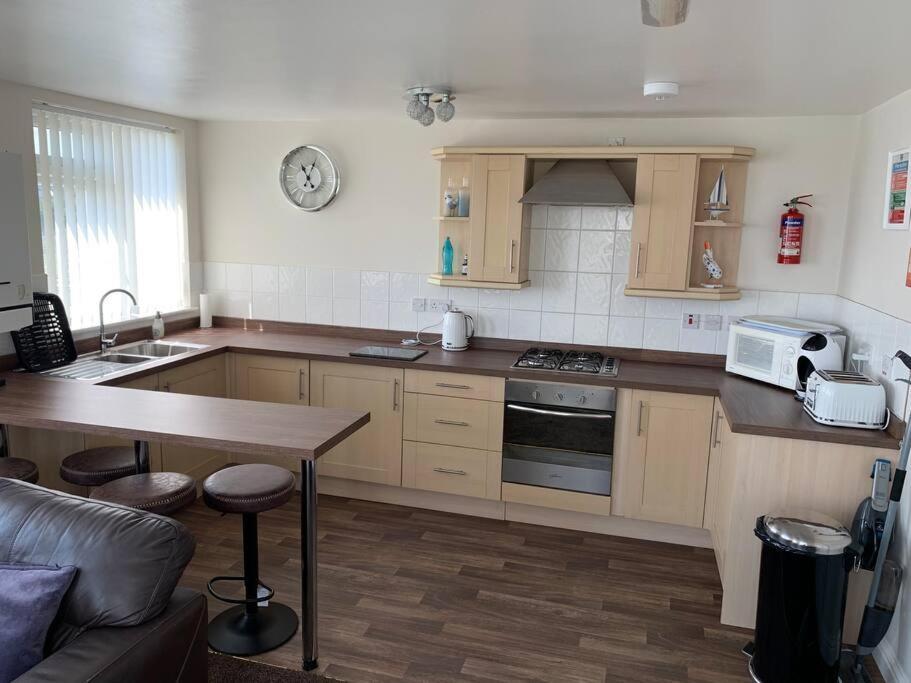 Vista Apartments, Goodrington Beach, Пейнтън Екстериор снимка